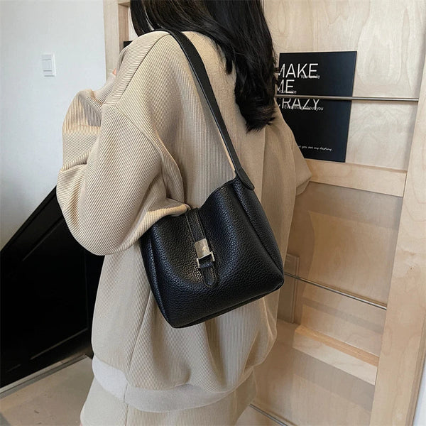 IRIS | MODERN BUCKET BAG
