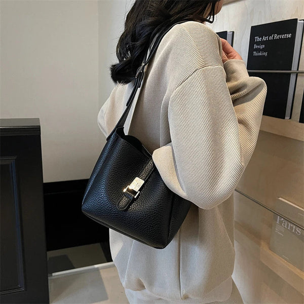 IRIS | MODERN BUCKET BAG